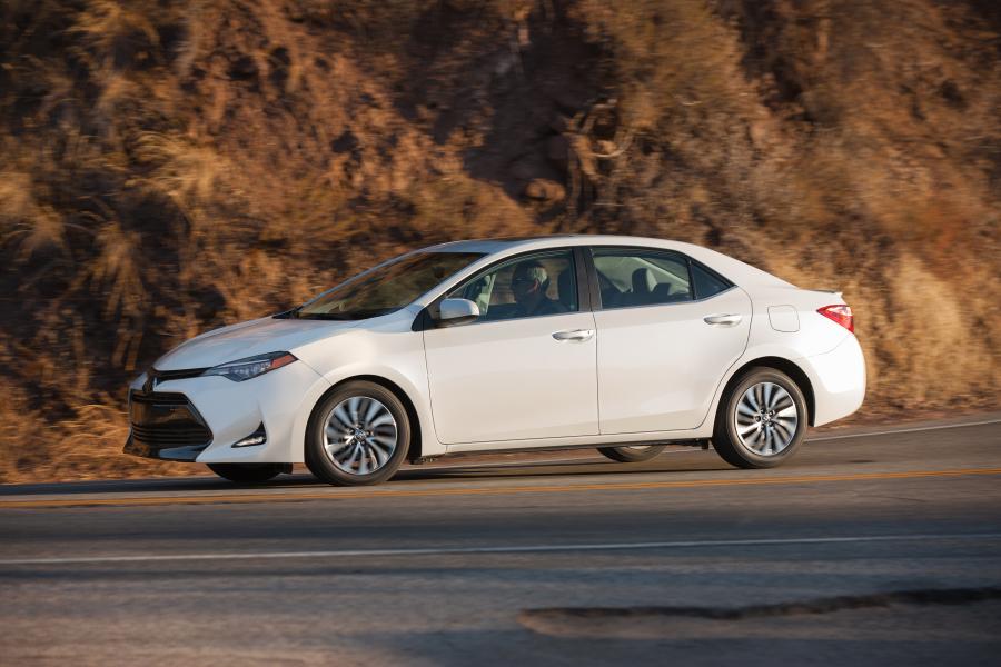  Toyota Corolla LE Eco 2016 года  (NA) (фото 7 из 10)